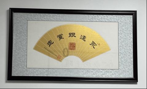 逃离残破的船只