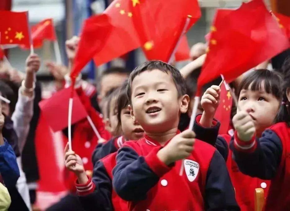 救援秀气的男孩