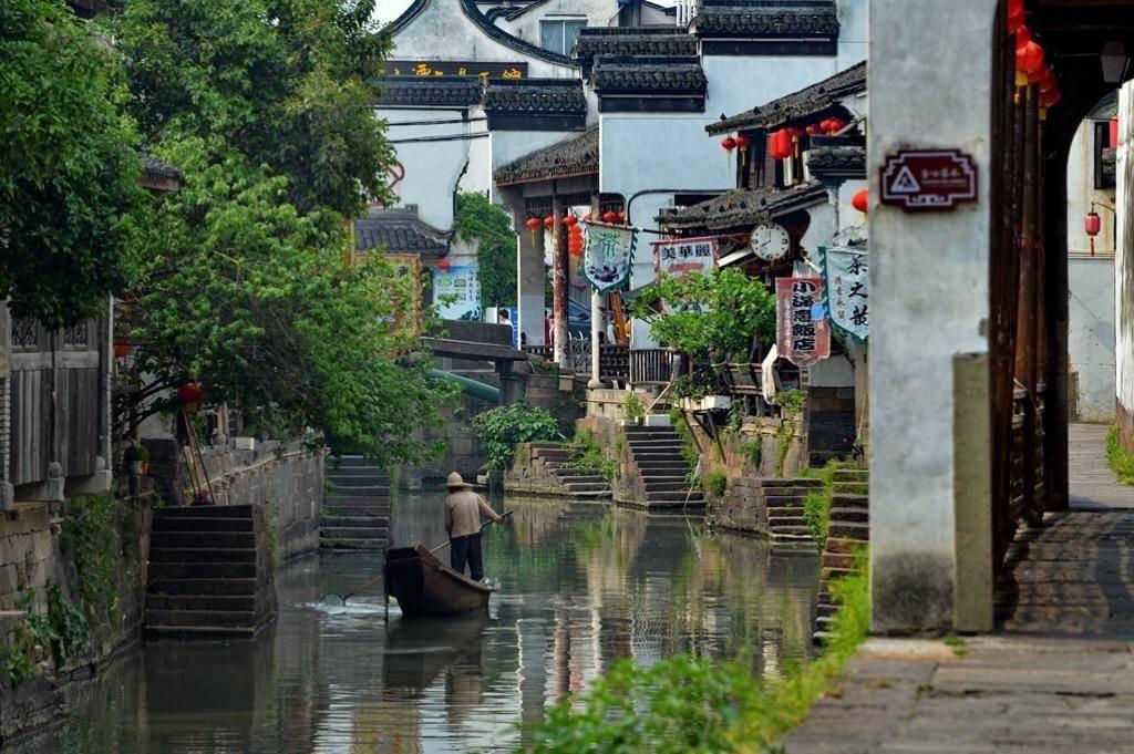 营救迷路的小男孩